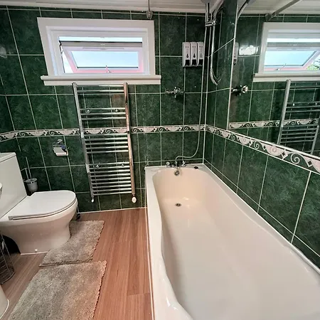 Vakantiehuis South Edin Family Haven 2 & Courtyard *