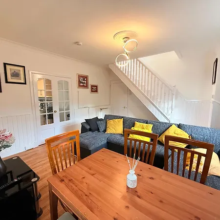 South Edin Family Haven 2 & Courtyard
