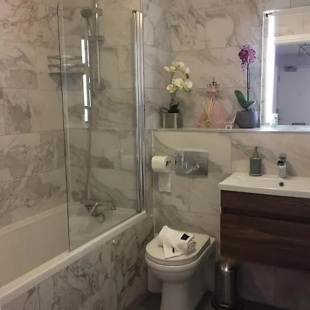 Spacious One Flat Per Floor With Parking