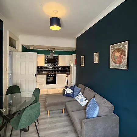 Albion Apartment