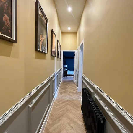 Apartment Centre - Lauriston