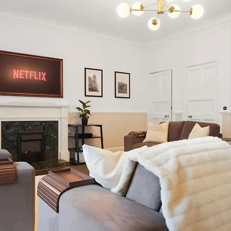 Modern Premium Penthouse Ramsay Gardens Apartment