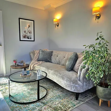 Peaceful Nest 20min Airport And Centre Apartment *