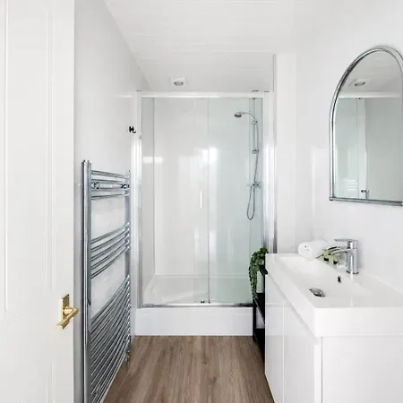 Bnbnova - 2br - West End Castle