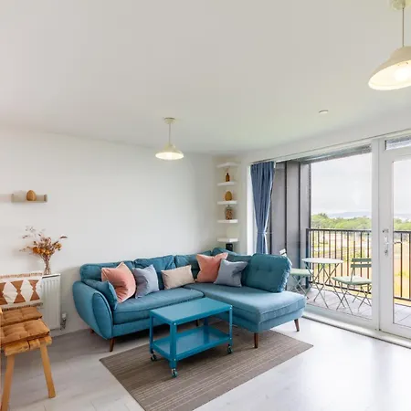 Lovely Sea View 2bdr Flat In Apartment Edinburgh