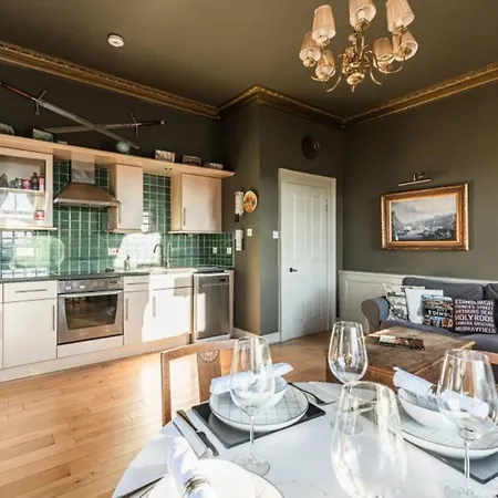 Old Town Castle Views 2-bedroom Near Castle * Edinburgh