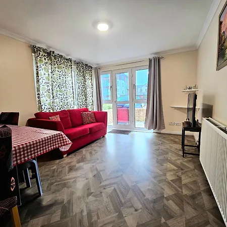 Lägenhet Two-bedroom Flat Free Car Park Easy Access To Centre