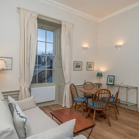 Charming Georgian Flat In The Heart Of - Pass The Keys