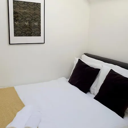 Apartment Stylish 2br- Free Parking- Heart Of