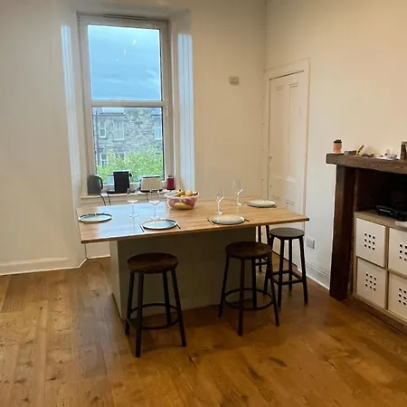 Large Duplex Flat In Leith On Leith Walk * 에든버러