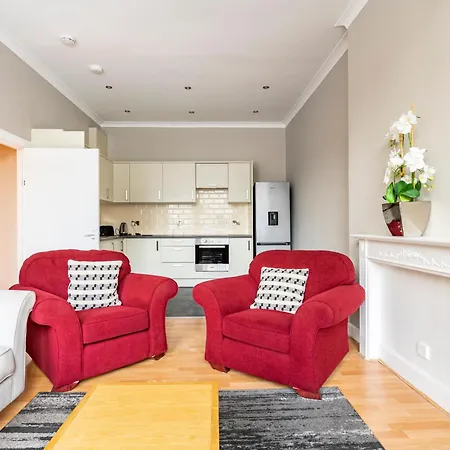Modern New Town Flat *
