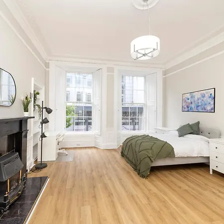 6-bedroom In The Heart Of West End Edinburgh