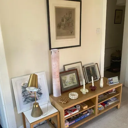 Hip 2br, 2mins Walk To Fringe Venues Apartment