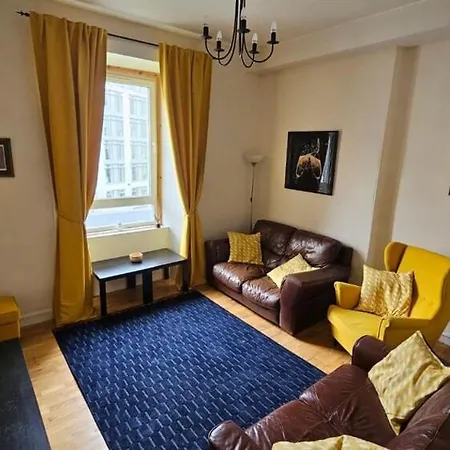 City Centre Sleeps 8 Close To Castle Dedicated Free Parking 아파트