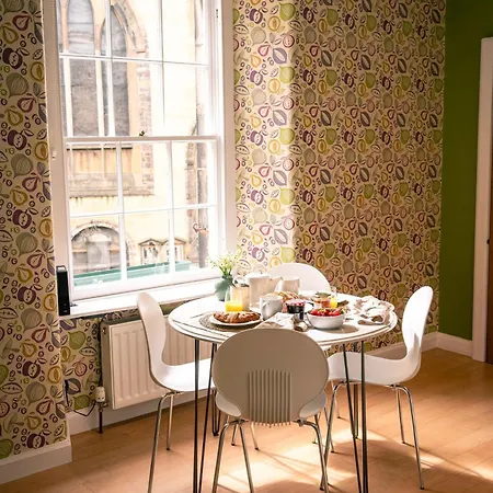 1 Bed Overlooking The Historic Greyfriars Church Edinburgh