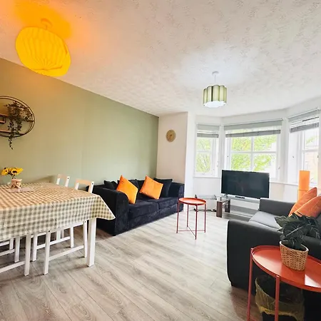 Immaculate Retreat With Free Private Parking