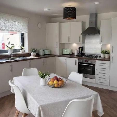 Apartment Elegant 2-bed 2-bath Flat In *