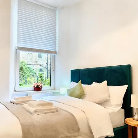 아파트 Bright 2-bed Near Haymarket - Easy Access
