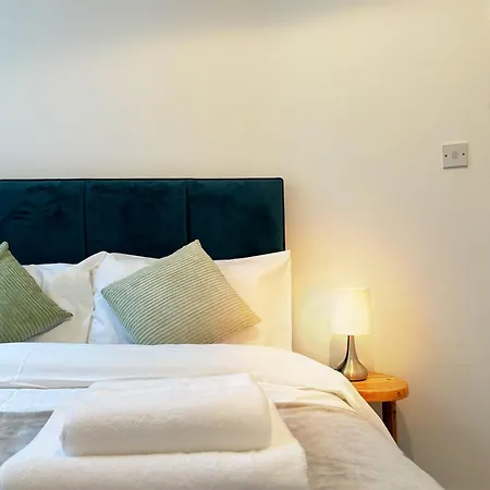 Bright 2-bed Near Haymarket - Easy Access 아파트 에든버러