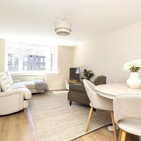 Stylish 2-bedroom In Stockbridge Apartment Edinburgh