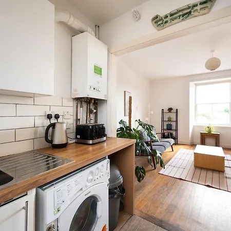 Sunny Flat In Leith With The View Of Arthur's Seat