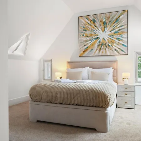 Modern Premium Penthouse Ramsay Gardens Apartment Edinburgh