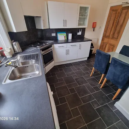 City Centre Sleeps 8 Close To Castle Dedicated Free Parking 아파트 *