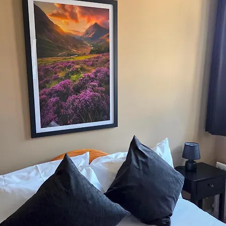 Cosy Murrayfield Flat - Pass The Keys Apartment