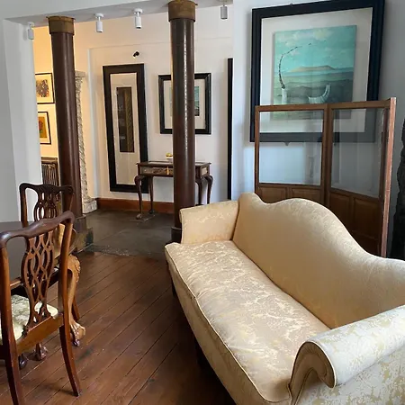 Elegant Main Door, 2 Floor Flat In Historic Leith Apartment
