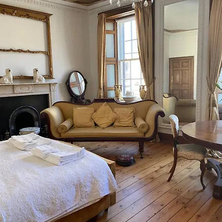 Apartment Elegant Main Door, 2 Floor Flat In Historic Leith *