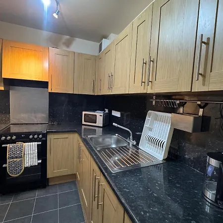Pleasance 4 Bedrooms 7 Beds *