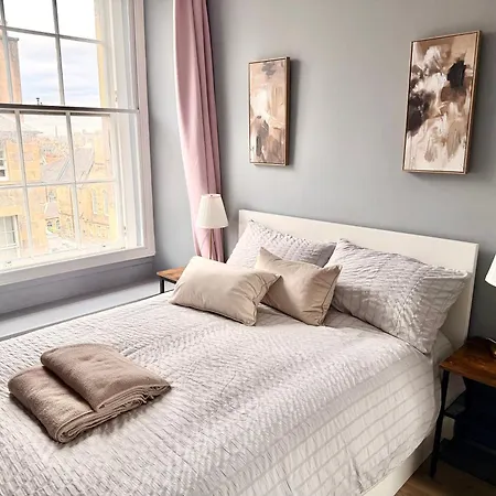 Old Town - Superfast Wifi - 3br Sleeps 7 Apartment *