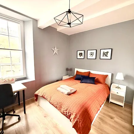 Old Town - Superfast Wifi - 3br Sleeps 7