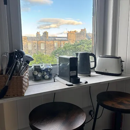아파트 Large Duplex Flat In Leith On Leith Walk *