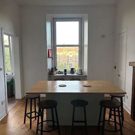 Large Duplex Flat In Leith On Leith Walk