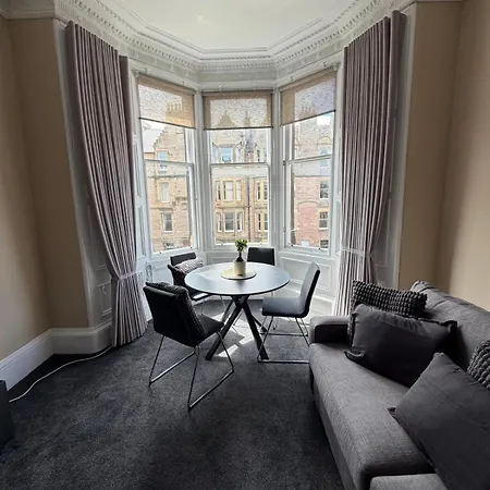 Apartment Spacious 3 Bedroom Flat On Marchmont Road Edinburgh