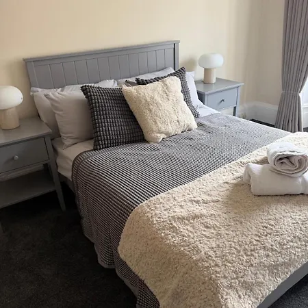 Spacious 3 Bedroom Flat On Marchmont Road Apartment Edinburgh