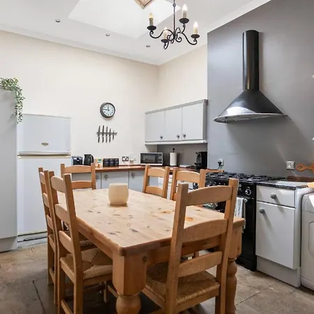 Apartment 1 Bedroom With Sleeps 3