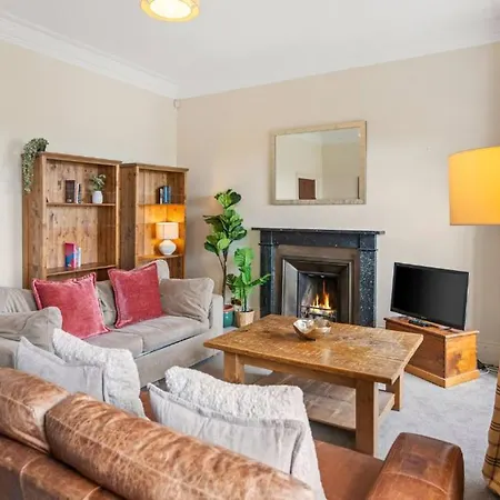 1 Bedroom With Sleeps 3 Apartment Edinburgh
