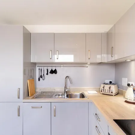 Apartment Lovely Sea View 2bdr Flat In