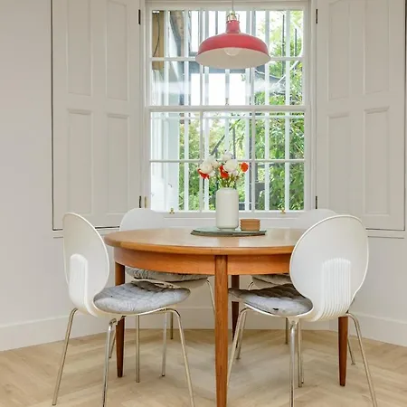 Stylish 1 Bed Near Stockbridge *