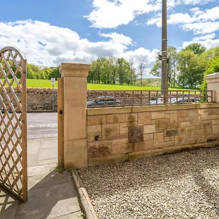 アパート Elegant Victorian On Holyrood Park エディンバラ