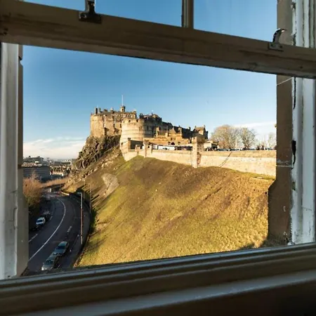 Apartment Old Town Castle Views 2-bedroom Near Castle