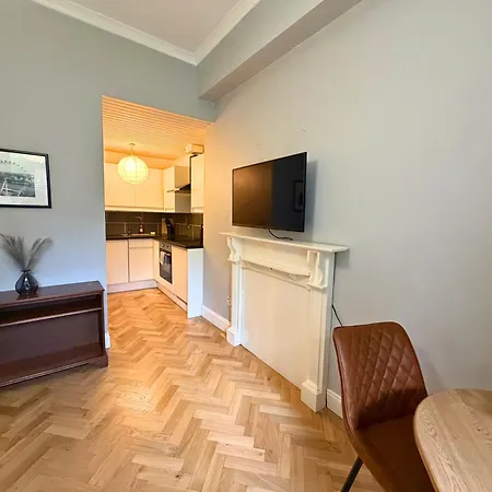Haymarket 1 Bedroom Apartment *