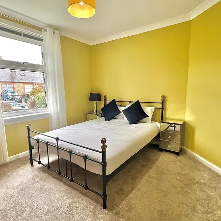 Attractive Colinton For Family *