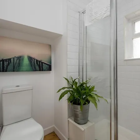 Characterful Old Town Flat By Waverley