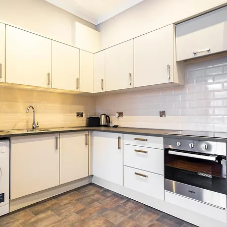Modern New Town Flat *