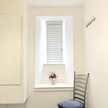 Bright 2-bed Near Haymarket - Easy Access Apartment Edinburgh