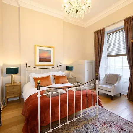 Beautiful 2-bedroom New-town