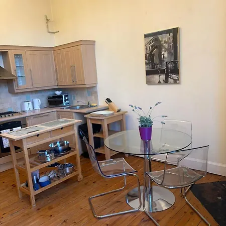 Charming Old Schoolhouse In Dean Village Apartment